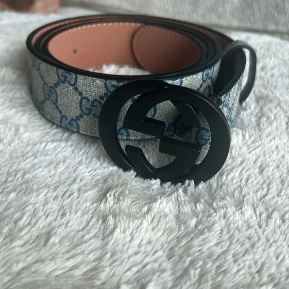 Gucci‎ black Matte buckle belt size 44 color blue/cream